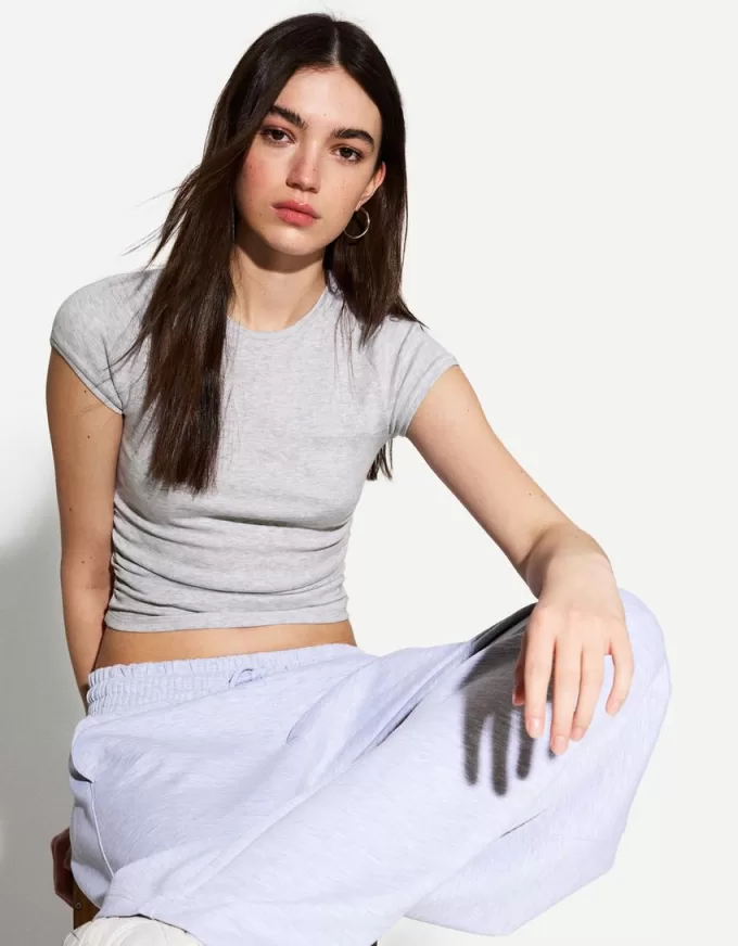 T-shirt a manica corta con arricciatura laterale