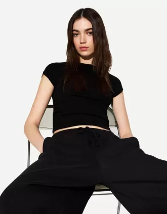 T-shirt a manica corta con arricciatura laterale