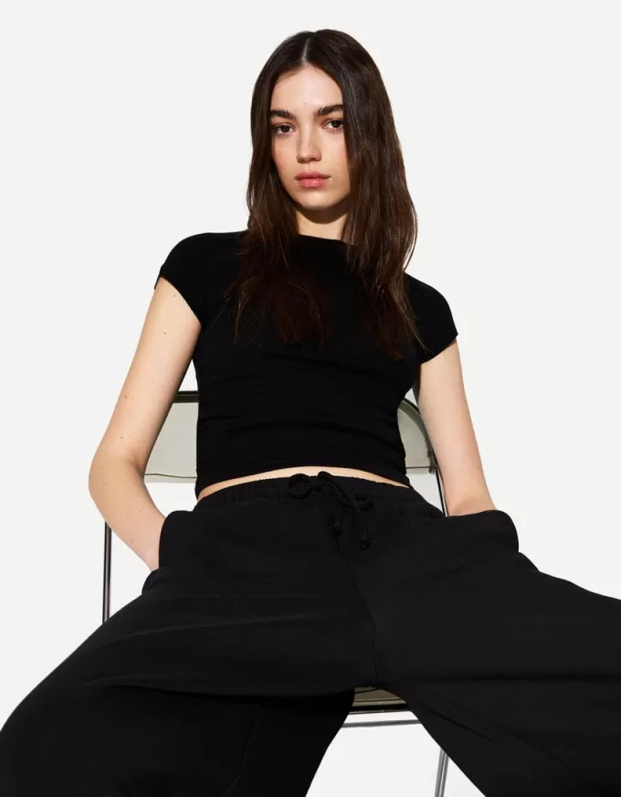 T-shirt a manica corta con arricciatura laterale