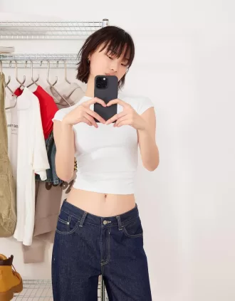 T-shirt a manica corta con arricciatura laterale