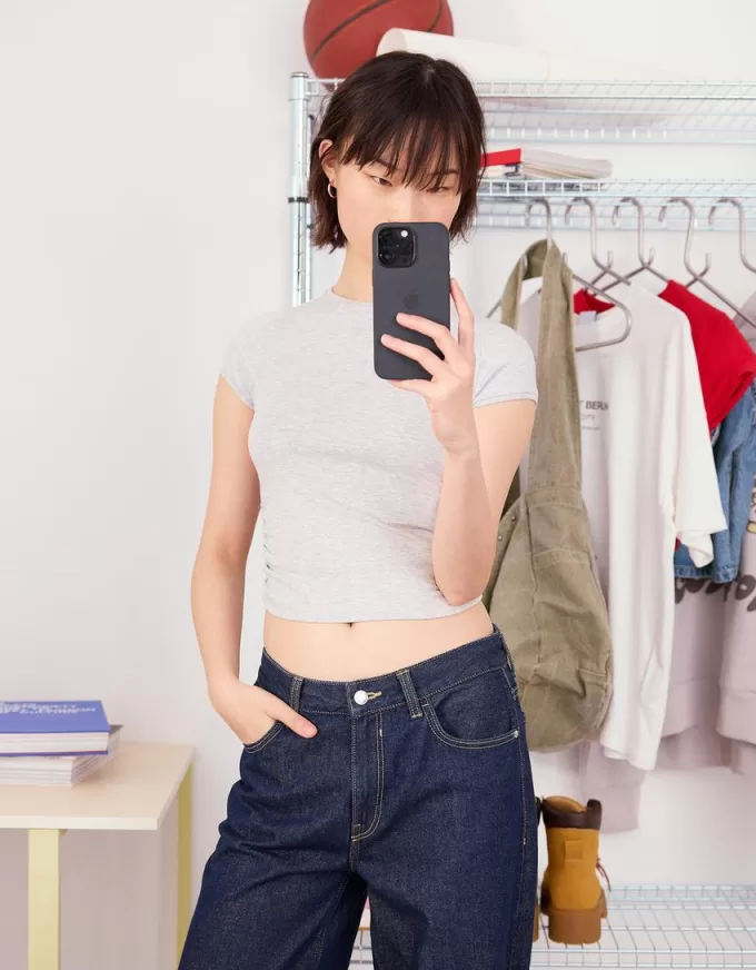 T-shirt a manica corta con arricciatura laterale