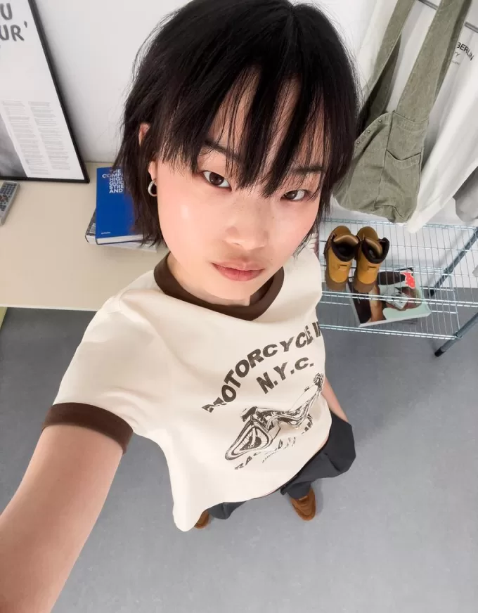 T-shirt a manica corta con stampa a contrasto