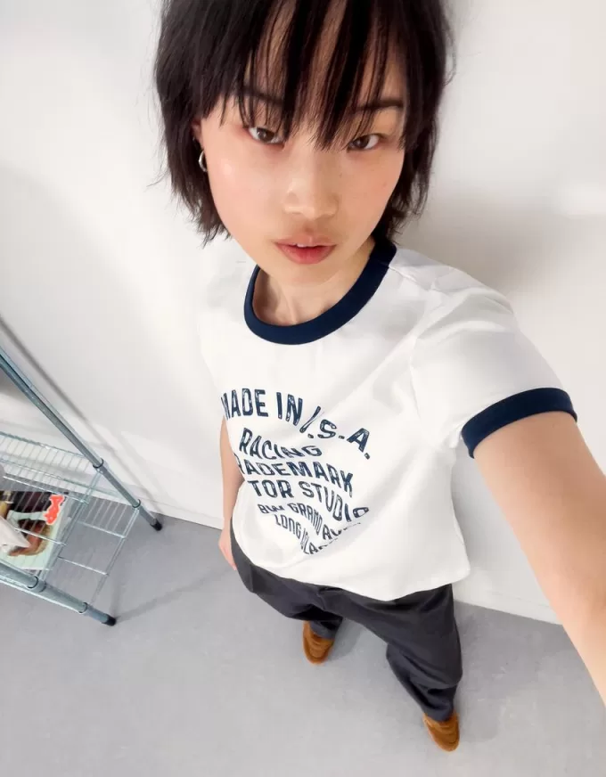 T-shirt a manica corta con stampa a contrasto