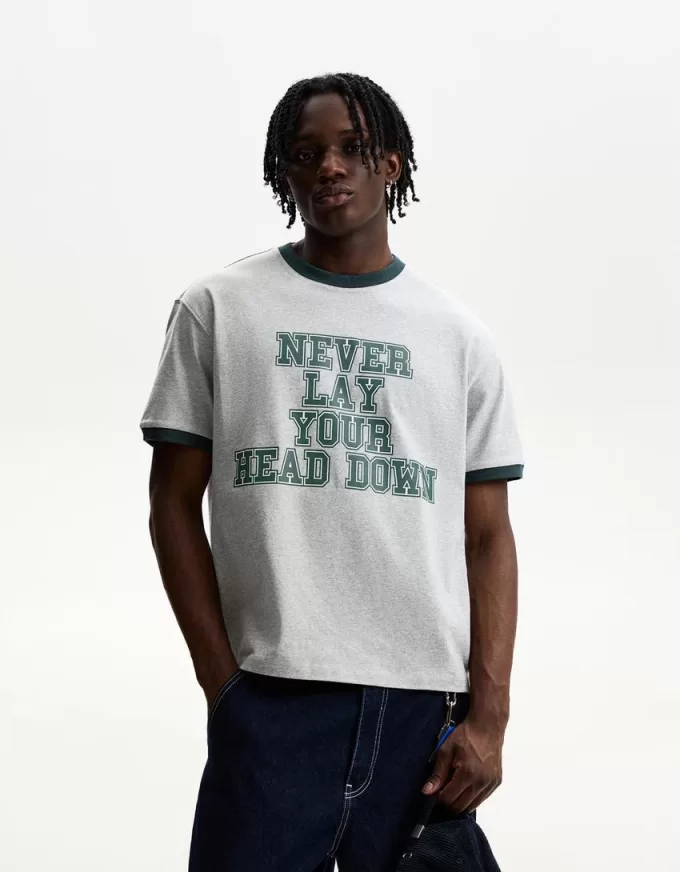 T-shirt a manica corta con stampa a contrasto