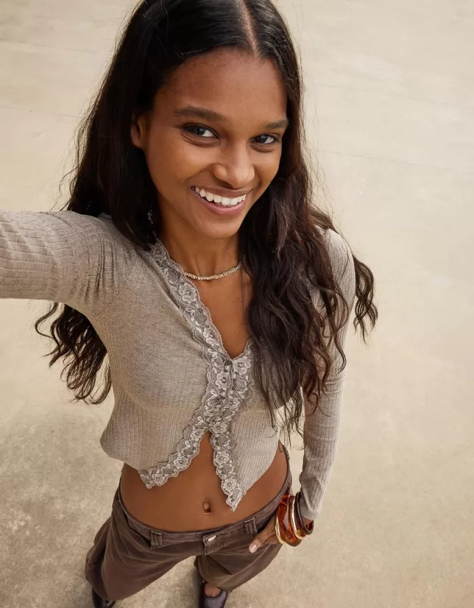 T-shirt a manica lunga a costine con pizzo biondo