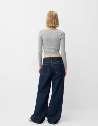 T-shirt a manica lunga con arricciatura sui lati