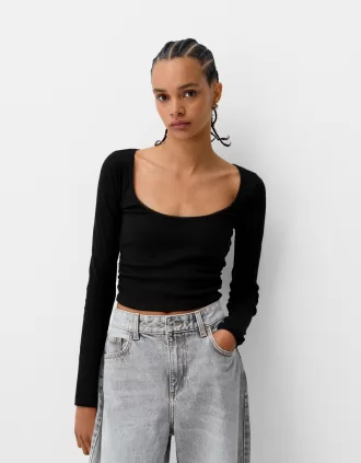 T-shirt a manica lunga con arricciatura sui lati