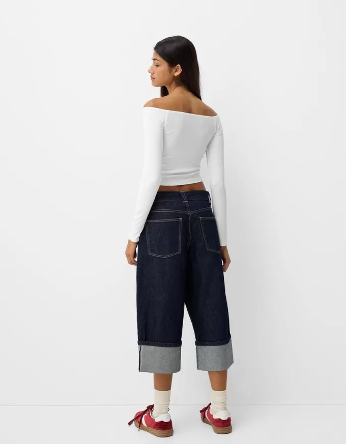 T-shirt a manica lunga con scollo Bardot