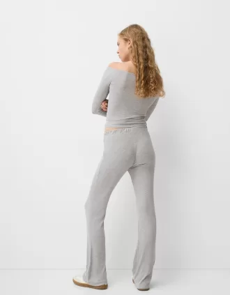 T-shirt a manica lunga con scollo Bardot