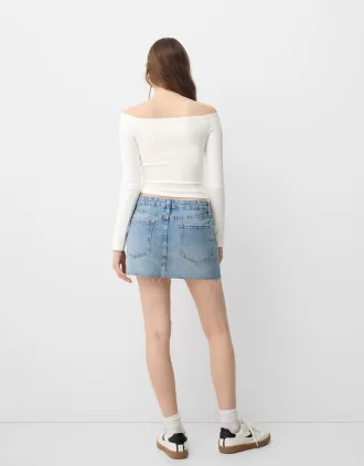 T-shirt a manica lunga con scollo Bardot