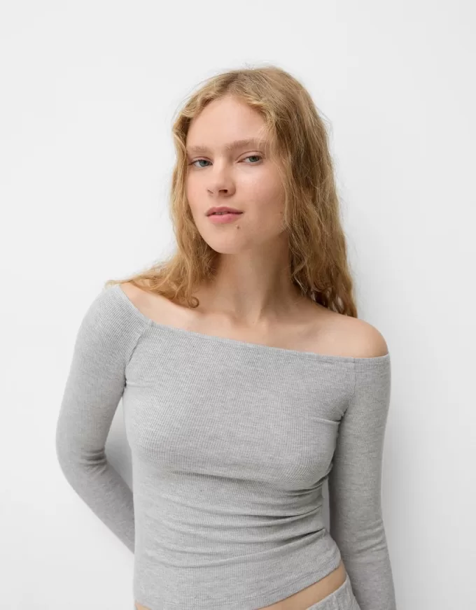 T-shirt a manica lunga con scollo Bardot