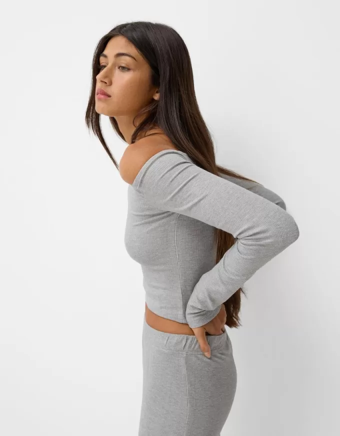 T-shirt a manica lunga con scollo Bardot