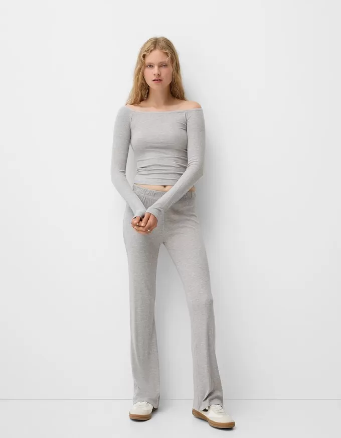 T-shirt a manica lunga con scollo Bardot