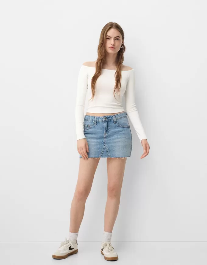 T-shirt a manica lunga con scollo Bardot