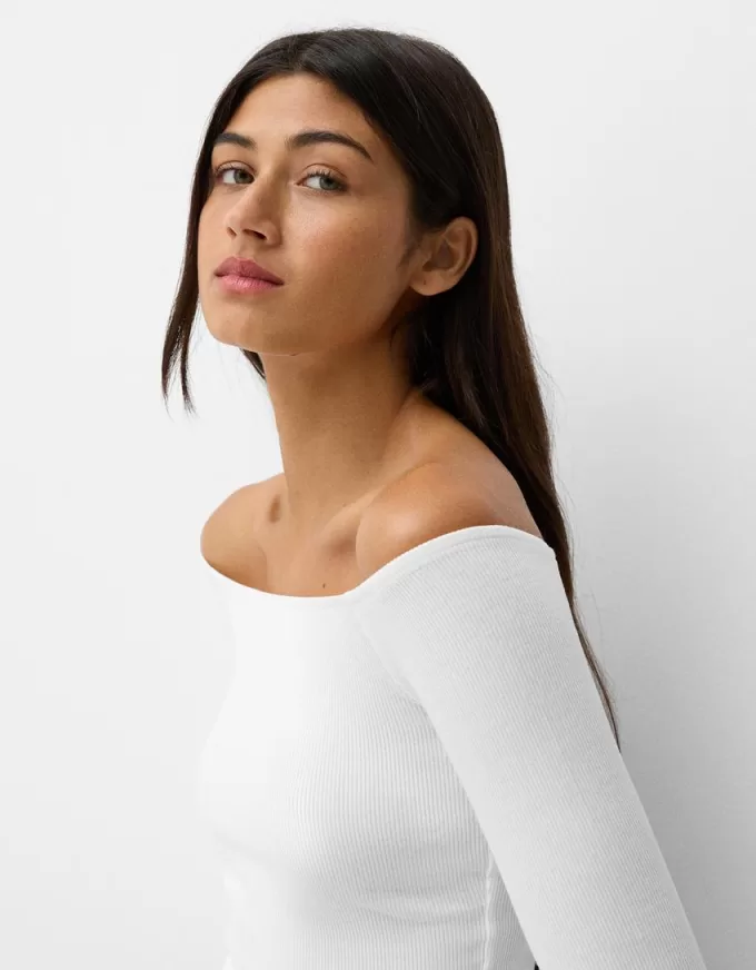 T-shirt a manica lunga con scollo Bardot