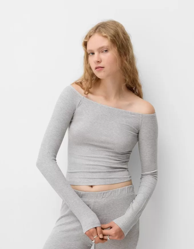 T-shirt a manica lunga con scollo Bardot