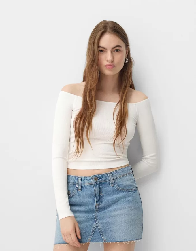 T-shirt a manica lunga con scollo Bardot