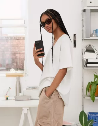 T-shirt a maniche corte scollo a V in cotone pesante