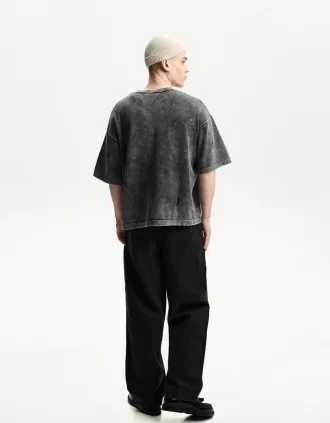 T-shirt a maniche corte strappata