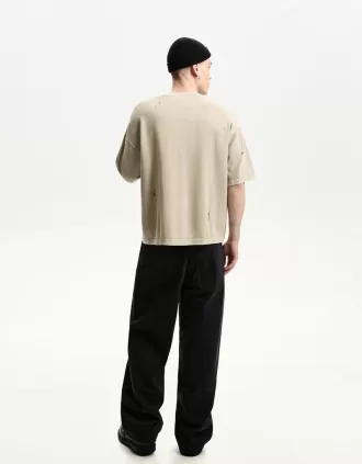 T-shirt a maniche corte strappata