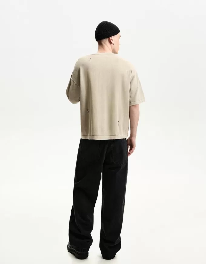 T-shirt a maniche corte strappata