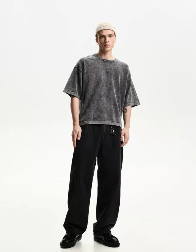 T-shirt a maniche corte strappata