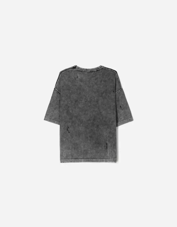 T-shirt a maniche corte strappata