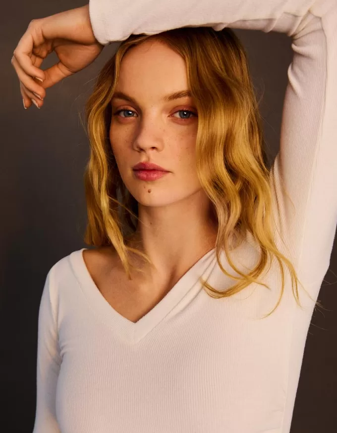 T-shirt a maniche lunghe con scollo a V arricciato