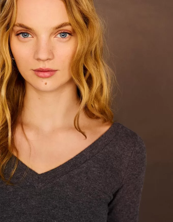 T-shirt a maniche lunghe con scollo a V arricciato