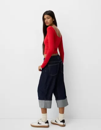 T-shirt a maniche lunghe con scollo quadrato