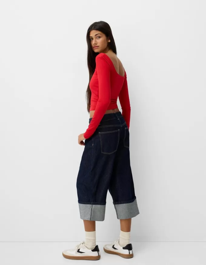 T-shirt a maniche lunghe con scollo quadrato