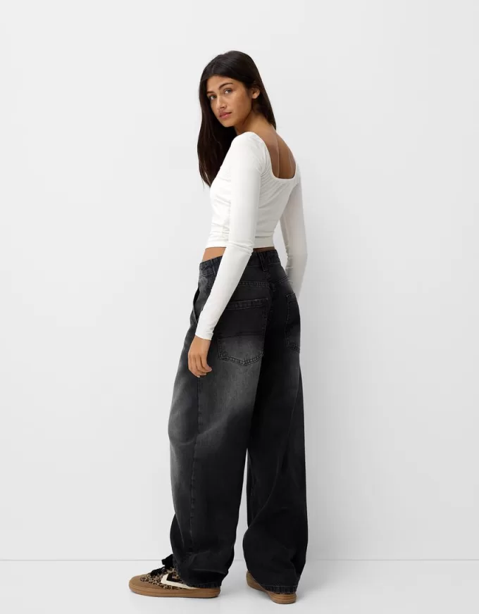 T-shirt a maniche lunghe con scollo quadrato