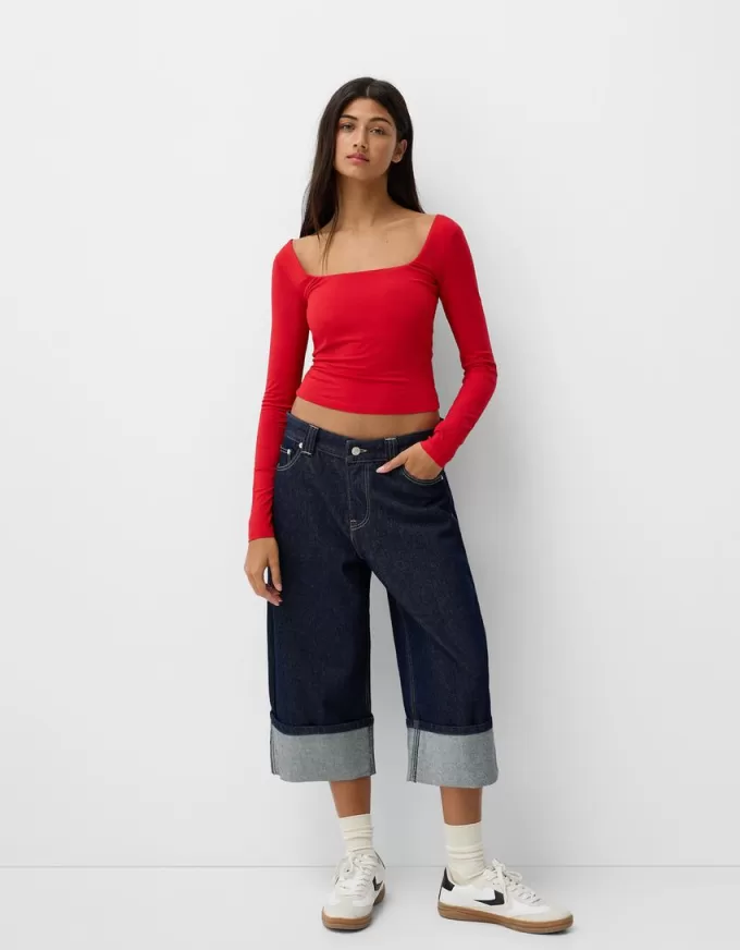 T-shirt a maniche lunghe con scollo quadrato