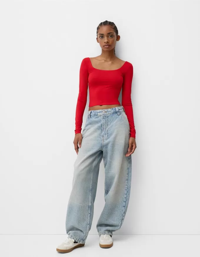 T-shirt a maniche lunghe con scollo quadrato