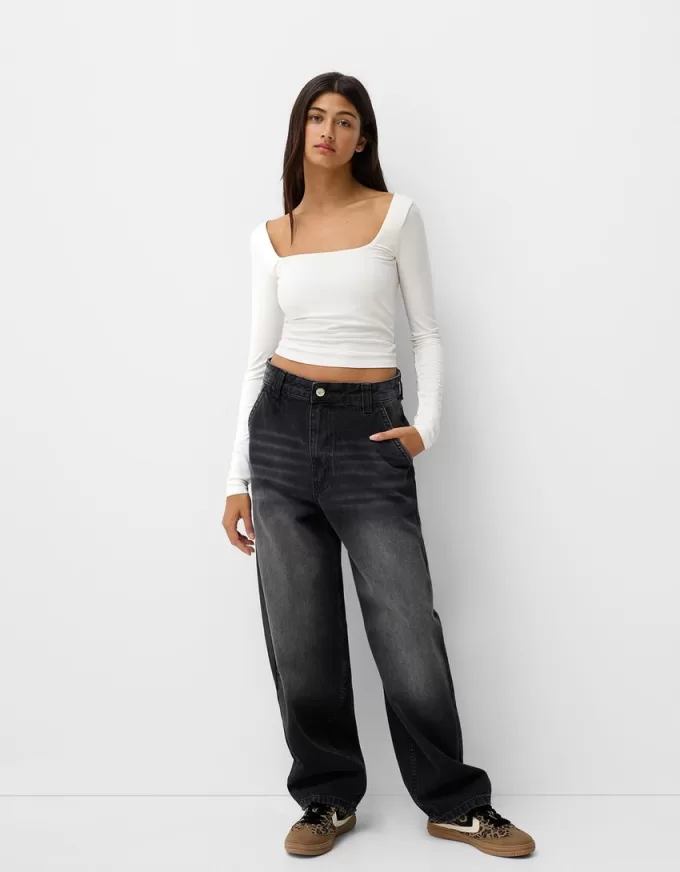 T-shirt a maniche lunghe con scollo quadrato