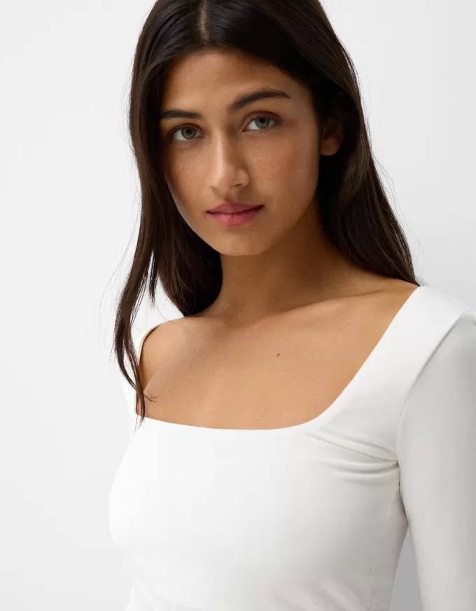T-shirt a maniche lunghe con scollo quadrato