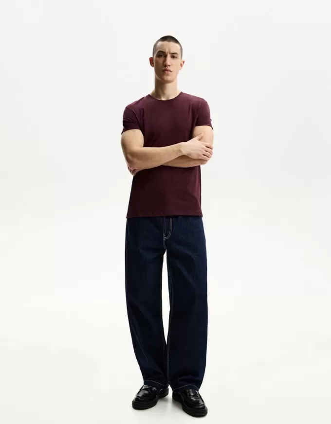 T-shirt arrotolata a maniche corte ricamata T-shirt arrotolata a maniche corte ricamata