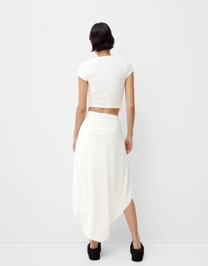 T-shirt asimmetrica a manica corta con borchie