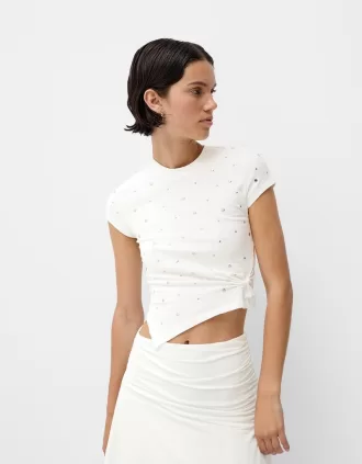 T-shirt asimmetrica a manica corta con borchie