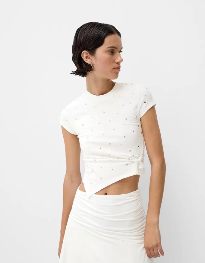 T-shirt asimmetrica a manica corta con borchie