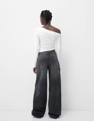 T-shirt asimmetrica a manica lunga