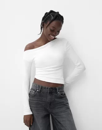 T-shirt asimmetrica a manica lunga