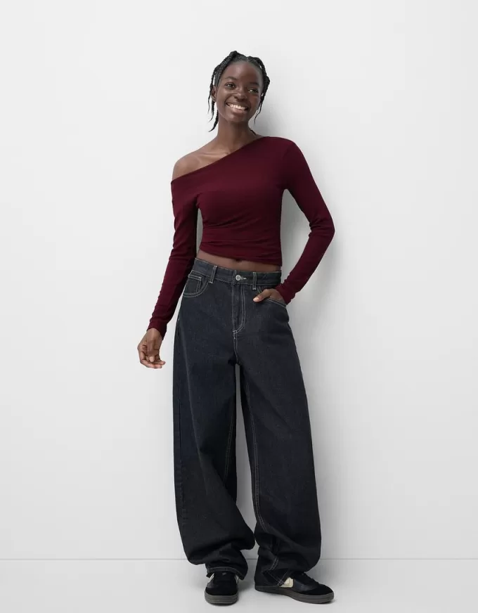 T-shirt asimmetrica a manica lunga