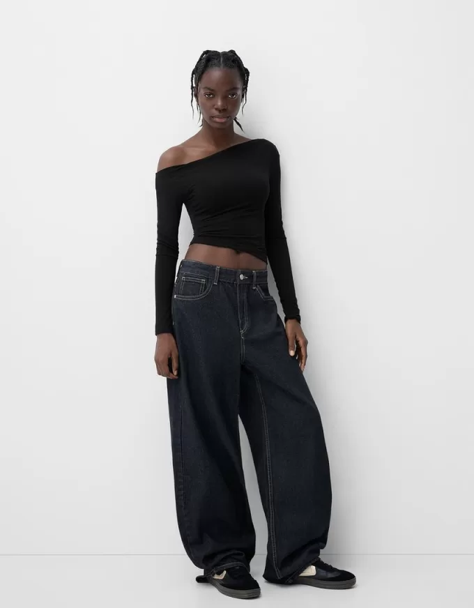 T-shirt asimmetrica a manica lunga