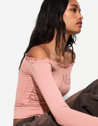 T-shirt asimmetrica a manica lunga