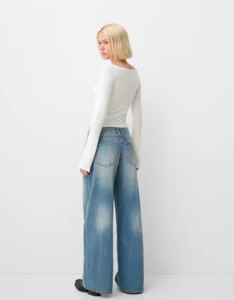 T-shirt con scollo a barchetta ricamato a manica lunga