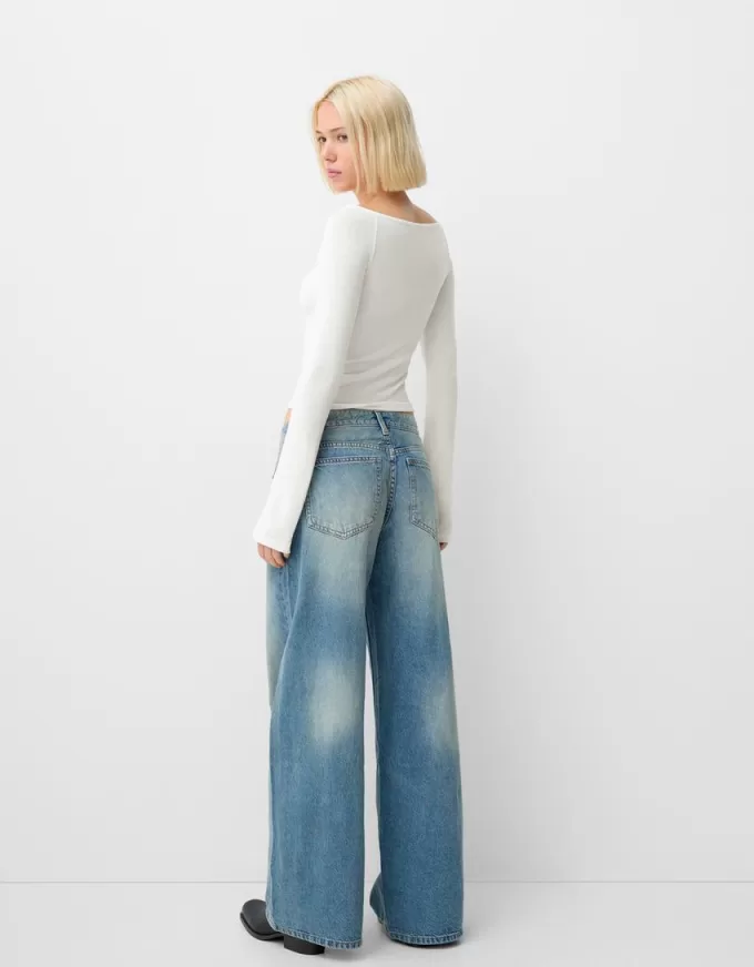 T-shirt con scollo a barchetta ricamato a manica lunga