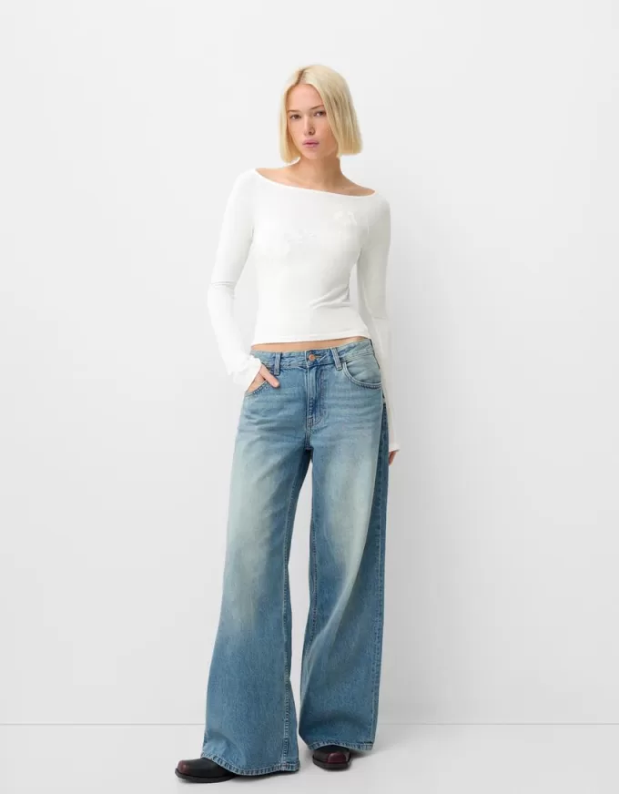 T-shirt con scollo a barchetta ricamato a manica lunga