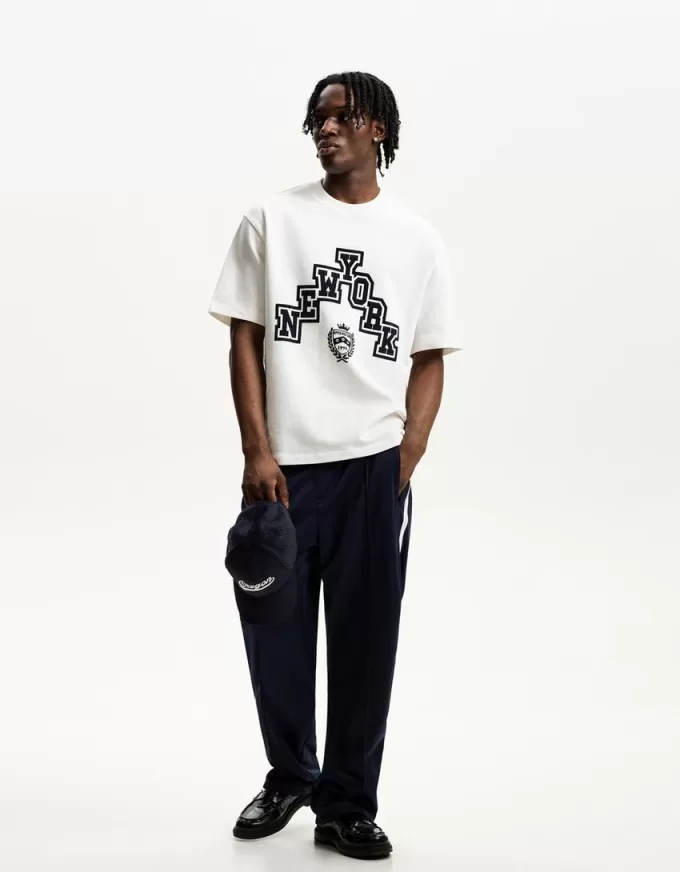 T-shirt con stampa sportiva in materiale felpato a maniche corte