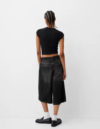 T-shirt cropped a manica corta con stampa